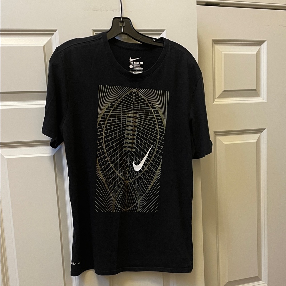 Nike Black Short-Sleeve Graphic Swoosh Tee